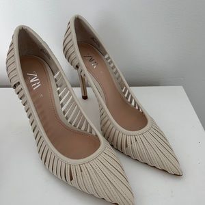 Ecru heels size 6